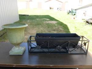 lot 211 image: Planters