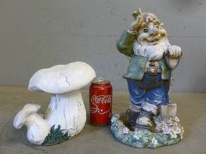 lot 216 image: Gnome Decoration
