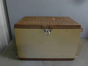 lot 237 image: Vintage Coleman Cooler