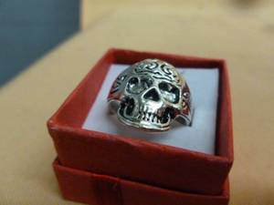 lot 259 image: Mens Ring