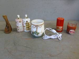 lot 271 image: Decorative