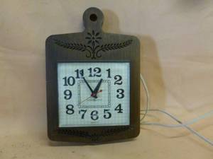 lot 308 image: Vintage Clock
