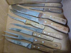 lot 313 image: Knife Set