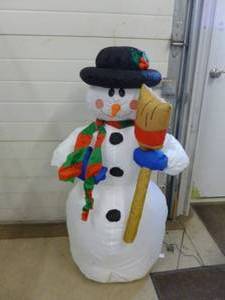 lot 318 image: Blowup Snowman