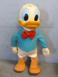 lot 323 image: Vintage Walt Disney