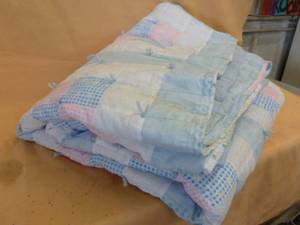 lot 329 image: Quilt
