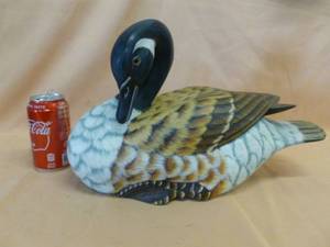 lot 334 image: Wooden Goose Mantle Decoration