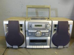 lot 335 image: Shelf Radio
