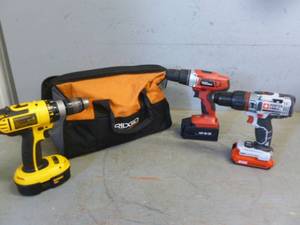 lot 337 image: Cordless Drills