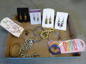 lot 344 image: Jewelry