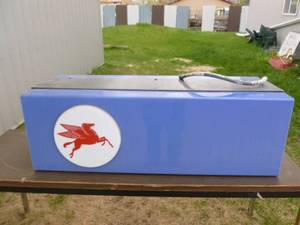 lot 369 image: Mobil Station Lightup Sign