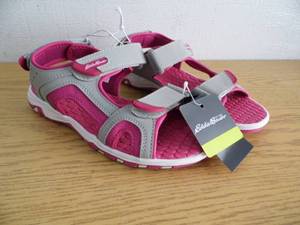 lot 6 image: Eddie Bauer Sandals
