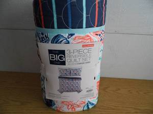 lot 37 image: The Big One 3 Pc Quilt Set