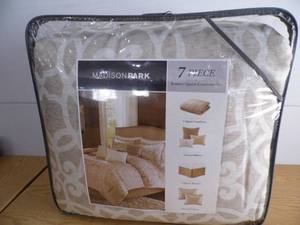 lot 38 image: Madison Partk 7 Pc Comforter Set