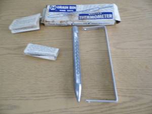 lot 73 image: Gran Bin & Soil Thermometer