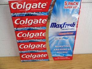 lot 99 image: Colgate 5 Pack Toothpaste