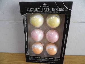 lot 100 image: Essenza Luxury Bath Bombs