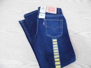 lot 110 image: Levis 511