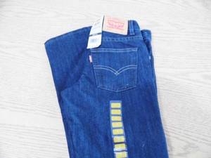 lot 111 image: Levis 511