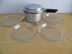 lot 42 image: Pressure Cooker - 4 Pie Plates