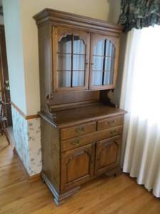 lot 5 image: Temple Stuart China Hutch