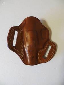 lot 6 image: 12 Miscellaneous Gun Holsters