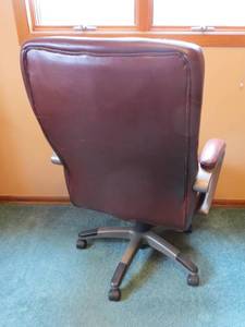 lot 12 image: Rolling Office Chair