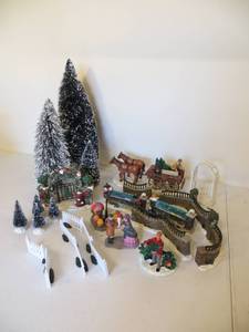 lot 15 image: Miscellaneous Christmas Dcor