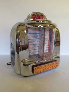 lot 21 image: Crosley-Select-o-Matic Retro-Inspired Limited Edition Radio