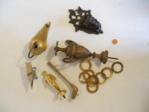 lot 24 image: Miscellaneous Small Metal Items