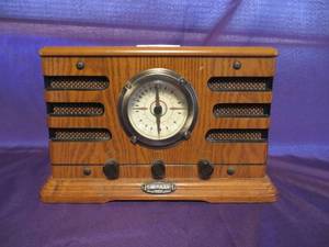 lot 30 image: Crosley Limited Edition Retro-Inspired Radio
