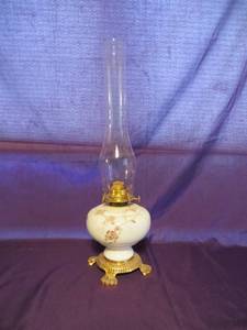lot 38 image: Oil Lamp 22