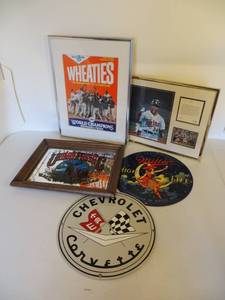 lot 41 image: 5 Pieces of Wall Dcor