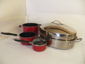 lot 43 image: 4 Kitchen Pots & Pans