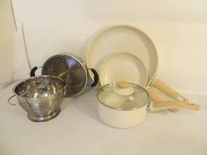 lot 44 image: 3 Greenpans & 2 Colanders