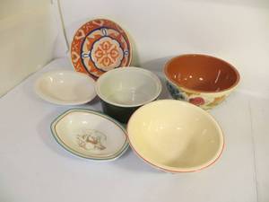 lot 49 image: 6 Ceramic Bowls