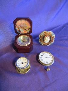 lot 54 image: 4 Small Dcor Pieces