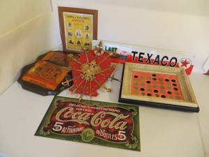 lot 65 image: 8 Pieces of Miscellaneous Dcor
