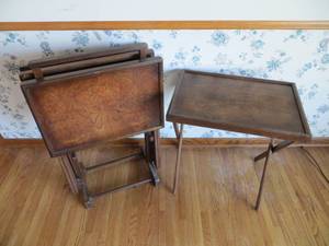 lot 70 image: Folding TV Tray Set with Stand