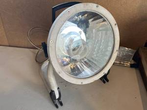 lot 108 image: Portable 13 Shop Light