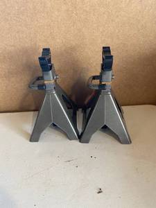 lot 110 image: Pair of 3 Ton Pittsburgh Automotive Jack Stands