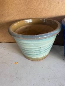 lot 150 image: 4 Outdoor Planters