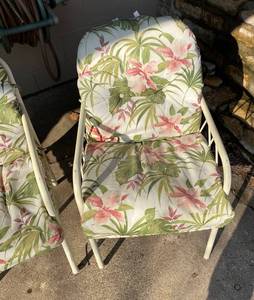 lot 174 image: 2 Patio Chairs
