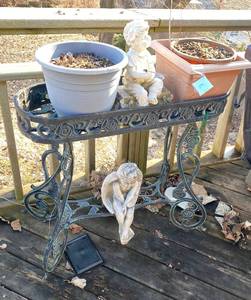 lot 177 image: Misc Planters and Stand