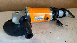 lot 122 image: 7 Chicago Electric Polisher  Grinder