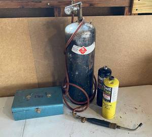 lot 123 image: 4 Piece Acetylene Kit