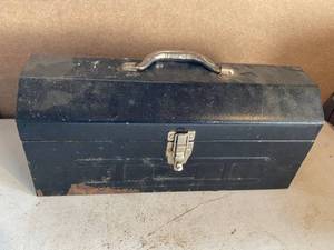 lot 134 image: Toolbox with supplies
