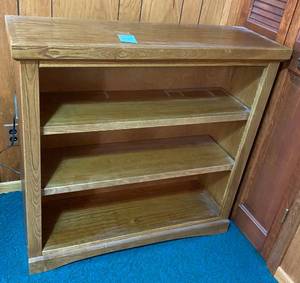 lot 182 image: BookShelf