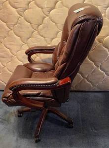 lot 191 image: Office Chair