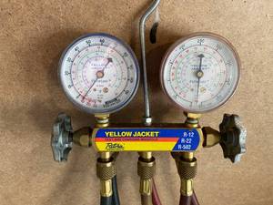lot 127 image: Yellow Jacket  Test and Charging Manifold